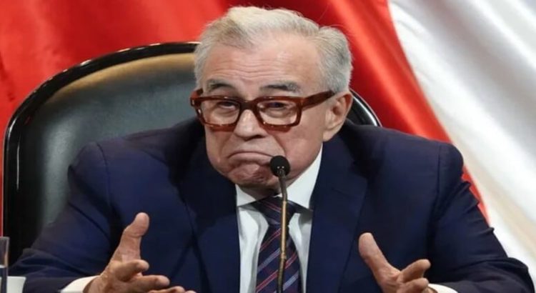 Rocha Moya admite que ha habido “encuentros” con grupos criminales, luego corrige sus declaraciones