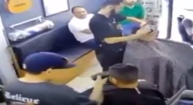 Le quitan la vida a líder de célula delictiva en una barbería