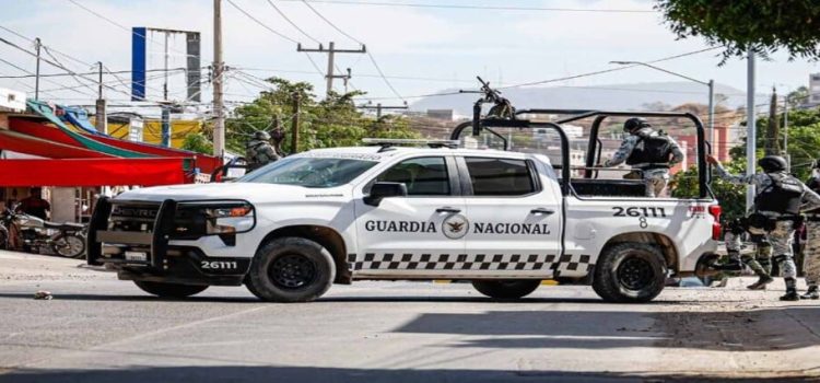 Aseguran mil 300 litros de sustancias químicas en Sinaloa