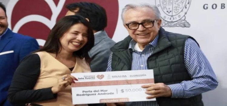 Gobierno de Sinaloa entrega más de 5 mdp a afectados por la inseguridad
