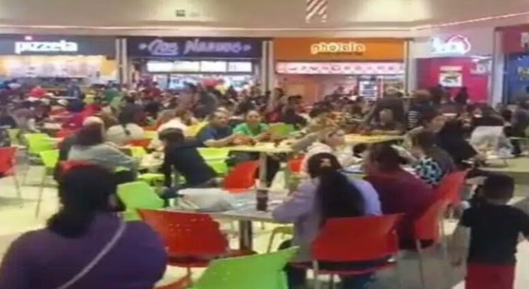 Por fumar en un baño provoca evacuación de plaza comercial
