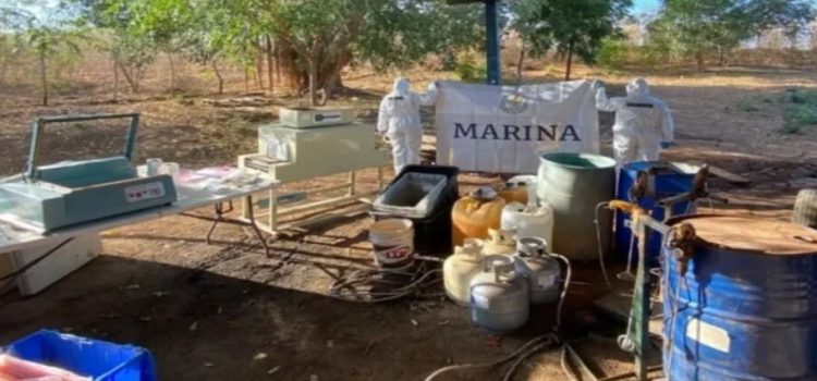 La Semar destruye laboratorio clandestino en Sinaloa