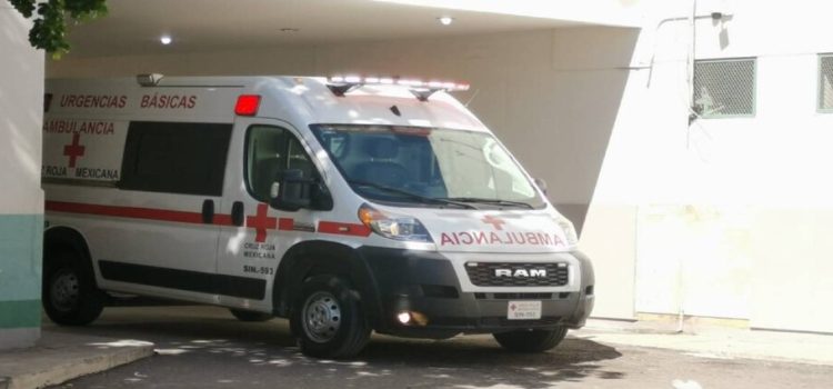 Extranjero resulta con lesión en el ojo y manos por explosión de cuete