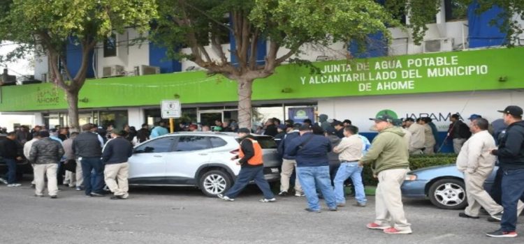 Se manifiestan trabajadores de Japama por falta de pago de sus ahorros