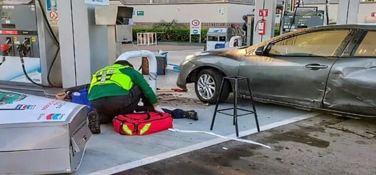 Arrollan a trabajador de una gasolinera Arrollan a trabajador de una gasolinera