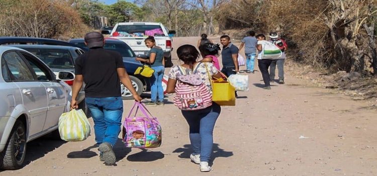 Más de mil 180 familias desplazadas en Sinaloa