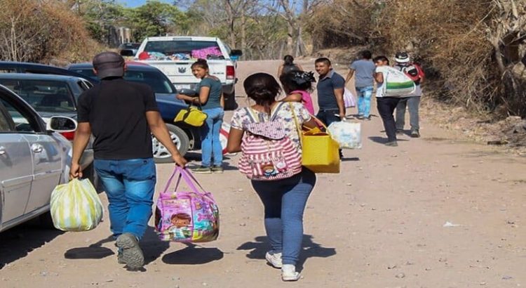 Más de mil 180 familias desplazadas en Sinaloa