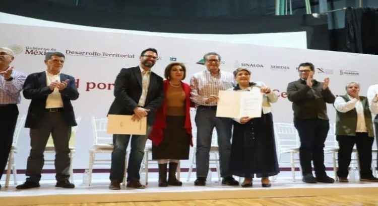 Firman convenio para atender el rezago en vivienda en Sinaloa