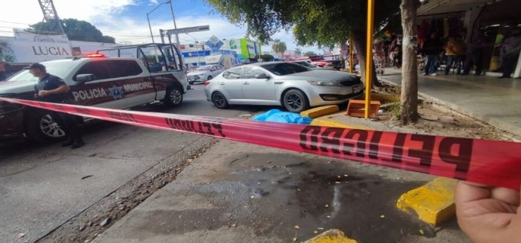 Mujer muere a las afueras del mercado Independencia