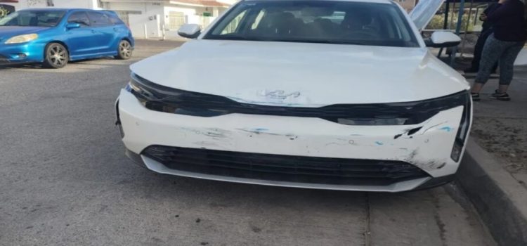 Accidente entre un Toyota Matrix y un Kia en la colonia San Francisco