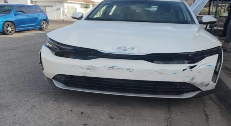 Accidente entre un Toyota Matrix y un Kia en la colonia San Francisco