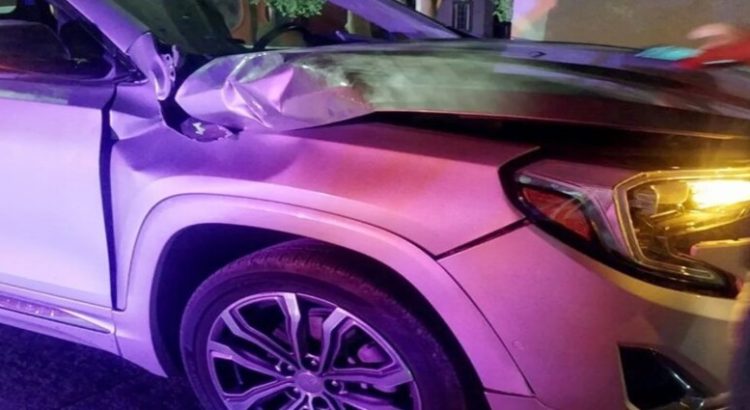 Accidente entre camionetas Nissan y GMC ocasiona fuertes daños