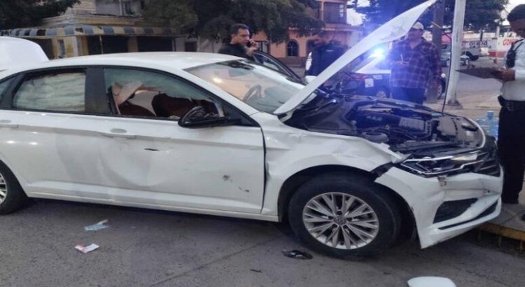 Motociclista termina con fracturas por pasarse un alto