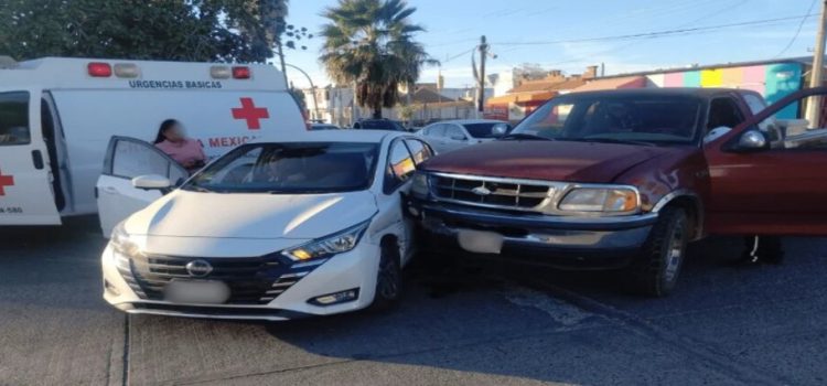 Accidente deja dos mujeres lesionadas