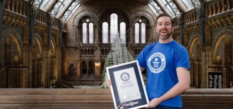 Rompe Record Guinness al visitar 42 museos en 24 horas