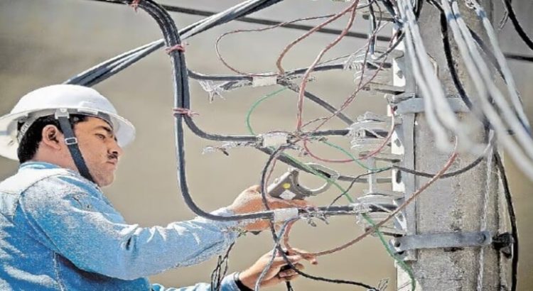 Reparan suministro eléctrico en 35 escuelas de Sinaloa