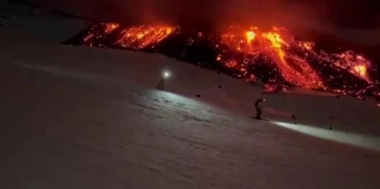 ¿Te atreverías a esquiar en un volcán activo?