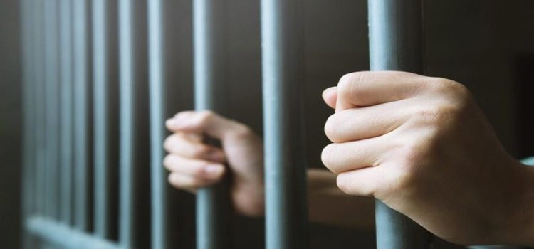 Sentencian a 34 años de prisión a extrabajador de IMSS acusado de quemar a su pareja