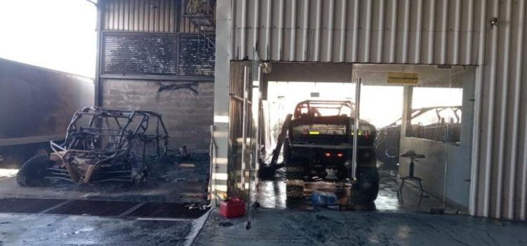 Se incendia negocio de razer y motocicletas en Los Mochis