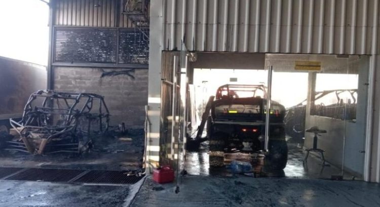 Se incendia negocio de razer y motocicletas en Los Mochis