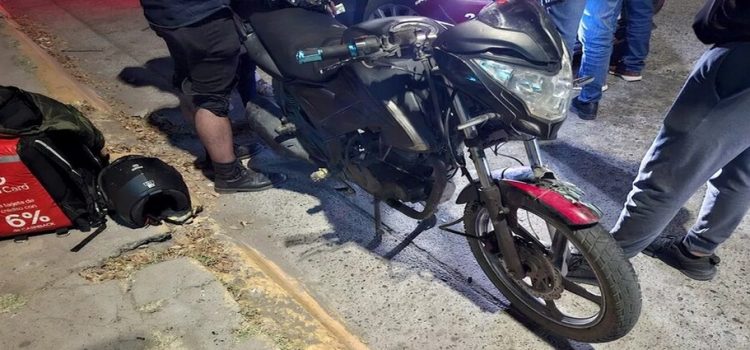 Motociclista resulta lesionado en accidente con automóvil
