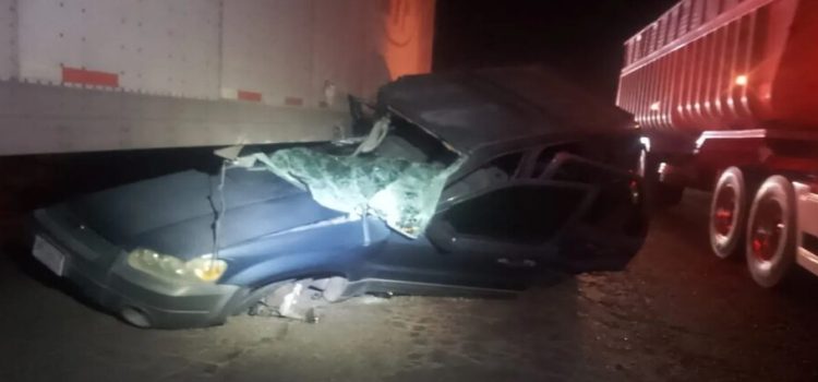 Choque deja dos heridos y daños materiales