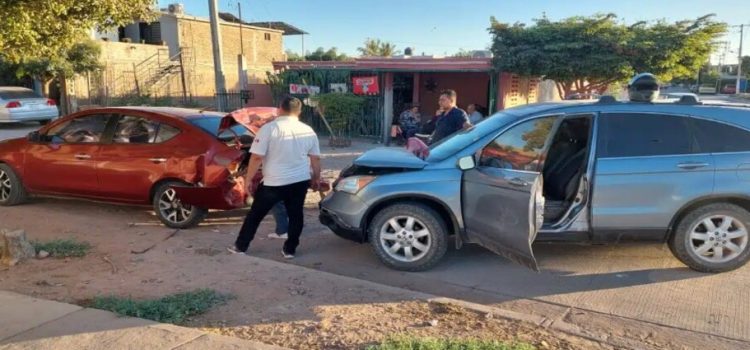 Accidente vial deja a cinco lesionados y miles de pesos en daños materiales