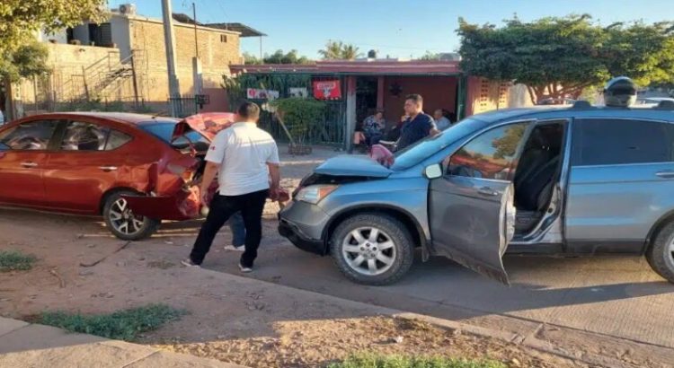 Accidente vial deja a cinco lesionados y miles de pesos en daños materiales