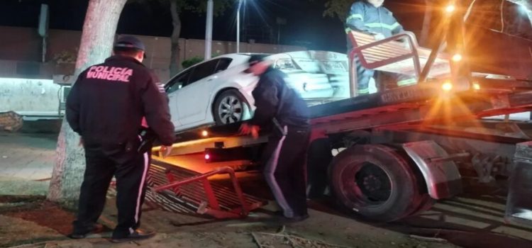 Accidente vehicular deja a una conductora herida