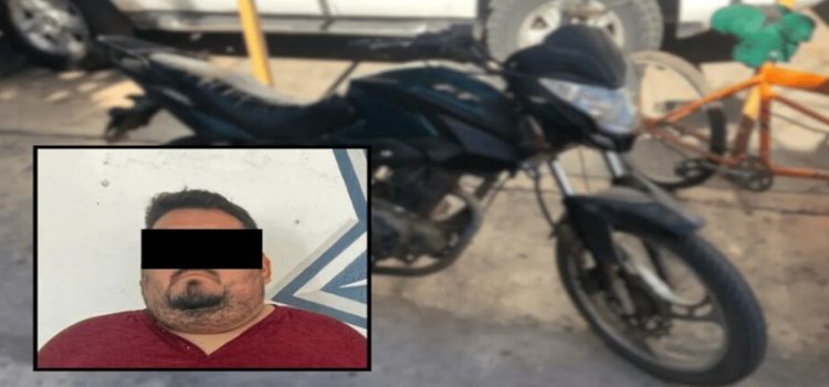 Detienen a hombre por pasear en motocicleta robada