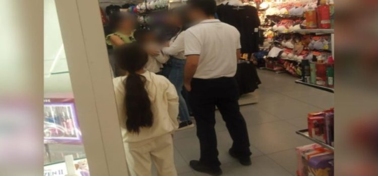 Menor extraviado causa caos en tienda departamental