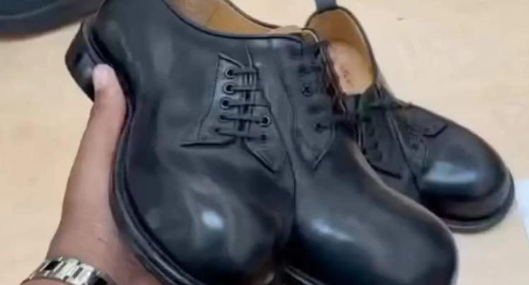 ¿Doblemente cómodos? lanzan zapatos con “innovador diseño”
