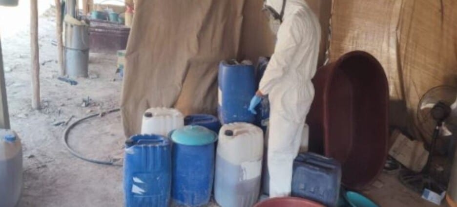 Aseguran 11 armas de fuego e inhabilitan 10 laboratorios clandestinos en Sinaloa