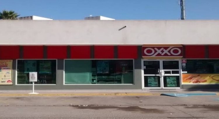 Reportan asalto múltiple en tienda de conveniencia
