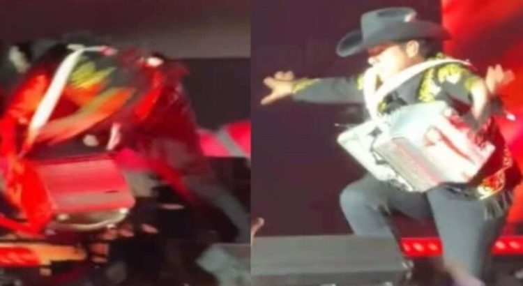 Alfredo Olivas “se cae” durante concierto en Los Mochis