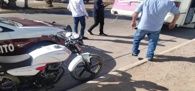 Motociclista chocó por alcance con un camión urbano
