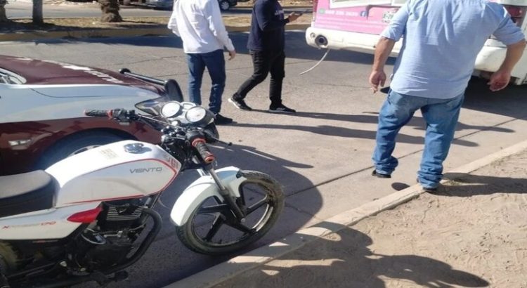Motociclista chocó por alcance con un camión urbano