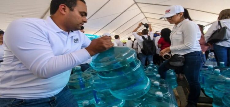 Logran recaudar 1 millón 150 mil litros de agua en Sinaloa en el Aquatón Logran recaudar 1 millón 150 mil litros de agua en Sinaloa en el Aquatón