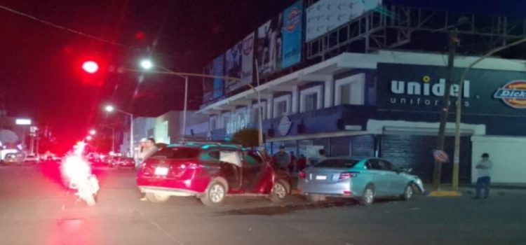 Aparatoso accidente deja a dos personas lesionadas Aparatoso accidente deja a dos personas lesionadas