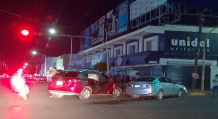 Aparatoso accidente deja a dos personas lesionadas