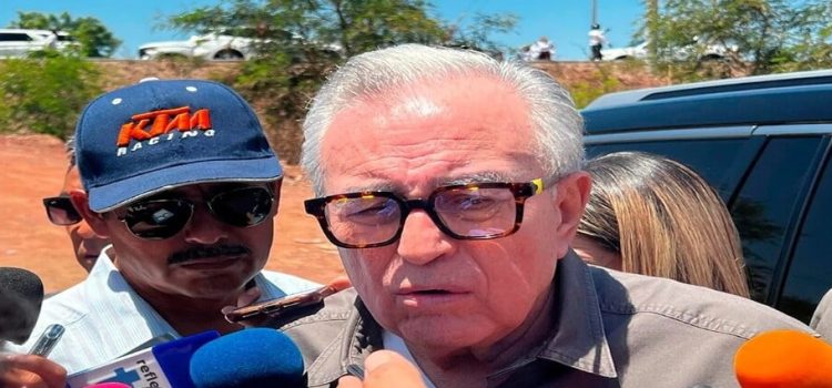 Rocha Moya confirma que existe complicidad del personal en el ingreso de armas al penal de Aguaruto Rocha Moya confirma que existe complicidad del personal en el ingreso de armas al penal de Aguaruto