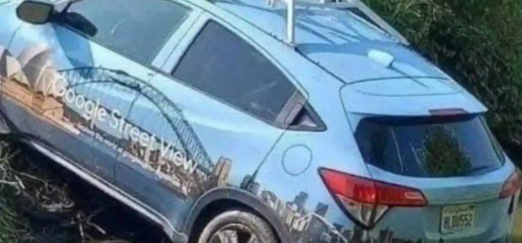 Apedrean auto de Google Maps por creer que atrae huracanes
