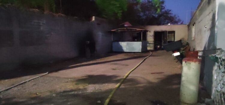 Se incendia vivienda en el sector Scally Se incendia vivienda en el sector Scally