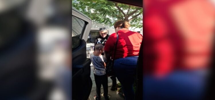Rescatan a niña obligada por sus padres a pedir dinero Rescatan a niña obligada por sus padres a pedir dinero