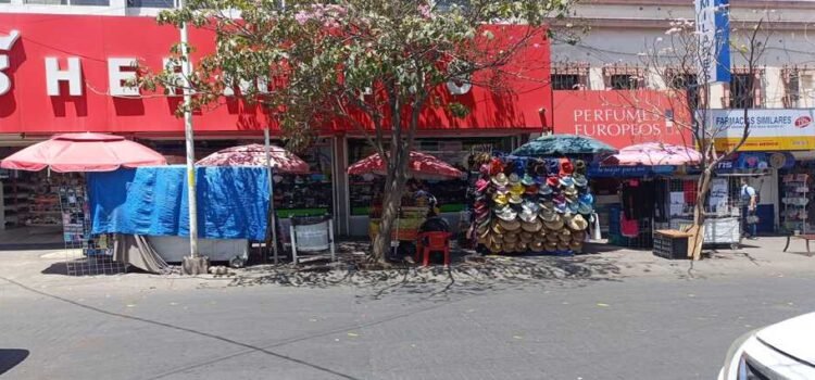 Incrementa comercio informal en la zona centro Incrementa comercio informal en la zona centro