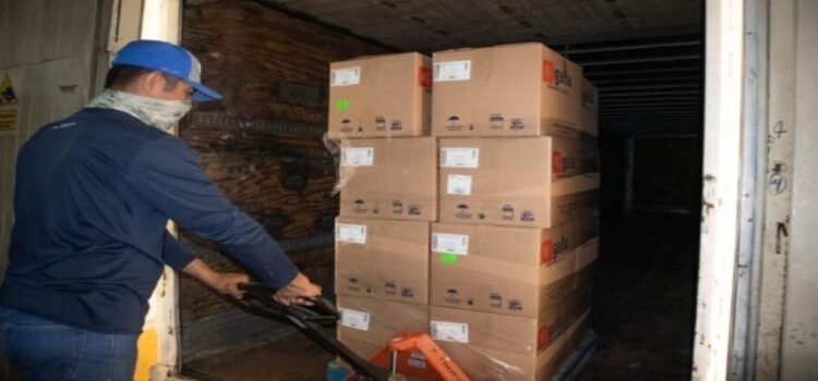 Arriban tráileres cargados de medicamentos a Sinaloa Arriban tráileres cargados de medicamentos a Sinaloa