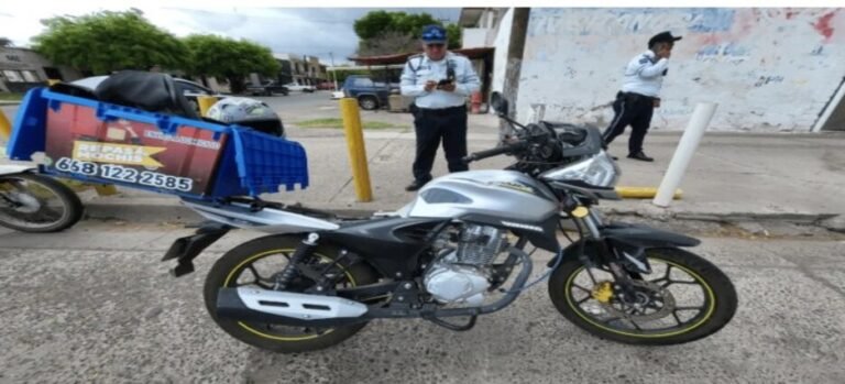 Motociclista resulta herido tras choque con vagoneta en Los Mochis
