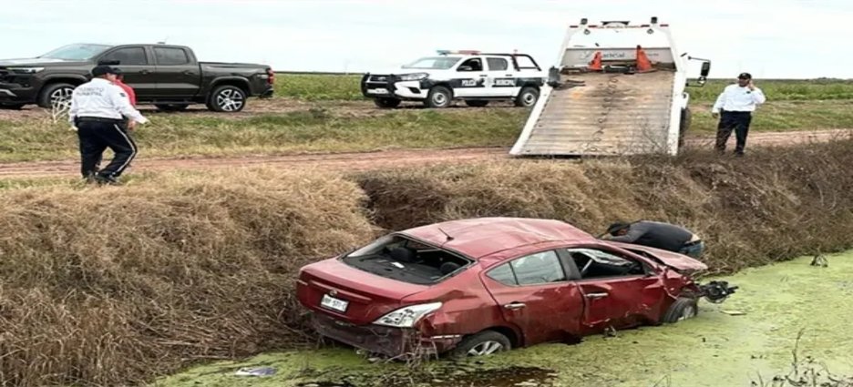 Joven gravemente lesionada tras aparatosa volcadura en la carretera Los Mochis–El Fuerte