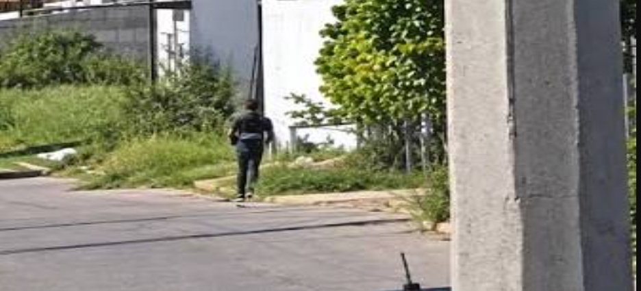 Cámara de seguridad capta a presunto responsable del feminicidio de Fernanda en Los Mochis